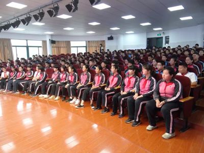 【翔教学天地】努力造就实力 态度决定高度 --南翔中学召开九年级学生会