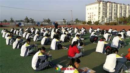 铜山区单集镇中心中学充满信心备战初三二检