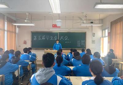 中学学生干部收钱办事?教育局责令加强管理,关键是要立即整改!