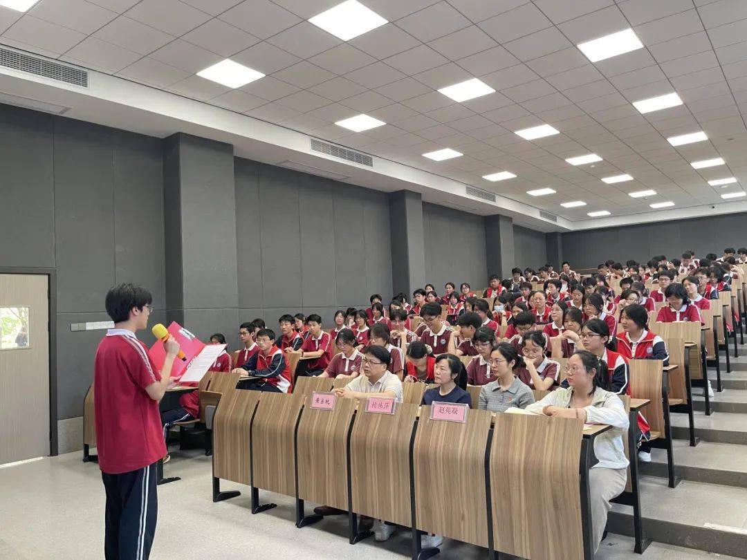 接力齐奋进 薪火永相传--桂林市第十八中学临桂万福校区举办2025年团委学生会换届大会