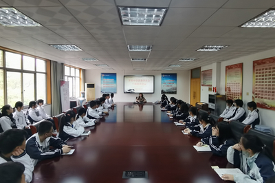 寻问题 提效率 促成长--茅盾中学团委开展学生会干部培训会议