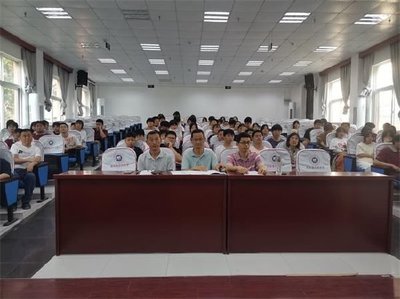 肥东县众兴中学举办第一届高中生辩论赛