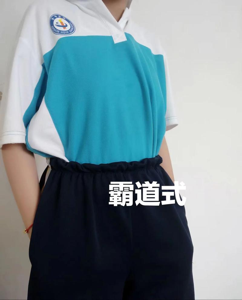 凤鸣中学校服的22种高颜值穿法 学会这些，你也能成为校园时尚达人